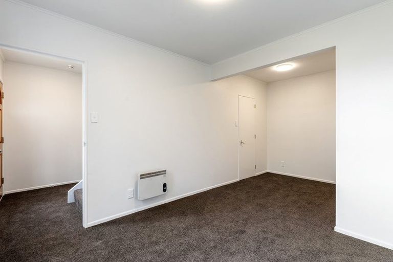 Photo of property in 98 Ruskin Road, Newlands, Wellington, 6037