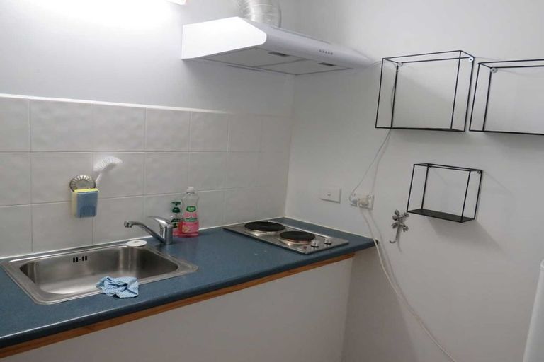 Photo of property in 2 Windy Ridge Road, Glenfield, Auckland, 0629