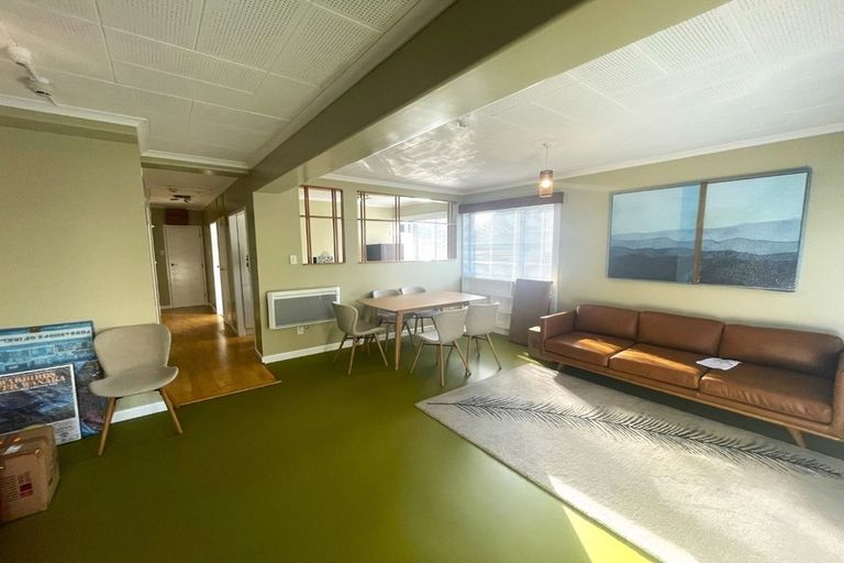 Photo of property in Victoria Court, 8/4 Queen Street, Mount Victoria, Wellington, 6011