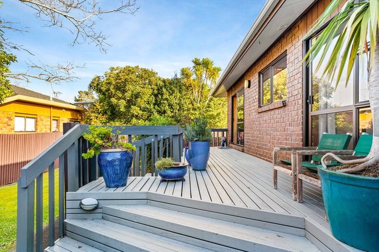 Photo of property in 12 Muscat Place, Henderson, Auckland, 0612