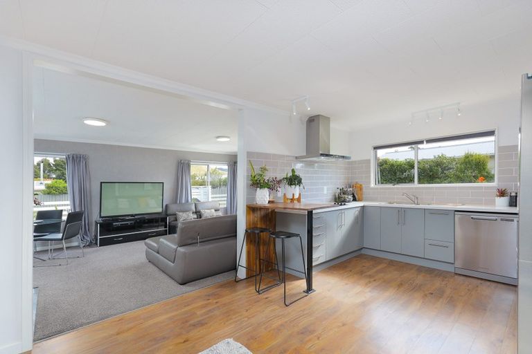 Photo of property in 6 Windlesham Place, Wakefield, 7025