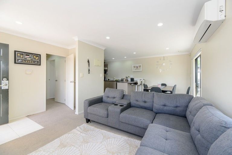 Photo of property in 12 Mediterranean Way, Goodwood Heights, Auckland, 2105