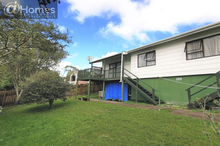 Photo of property in 4/92 Awaroa Road, Sunnyvale, Auckland, 0612