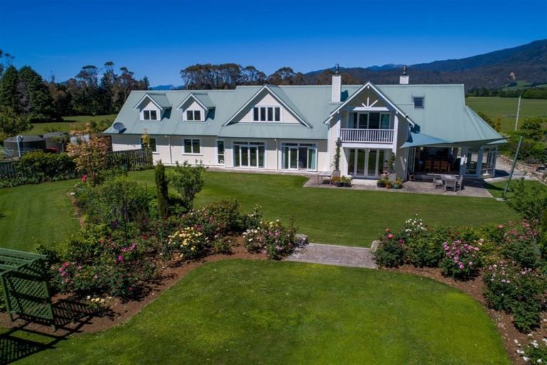 Photo of property in 120 Patons Rock Road, Patons Rock, Takaka, 7182