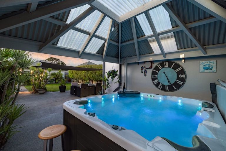 Photo of property in 250 Mairehau Road, Burwood, Christchurch, 8083