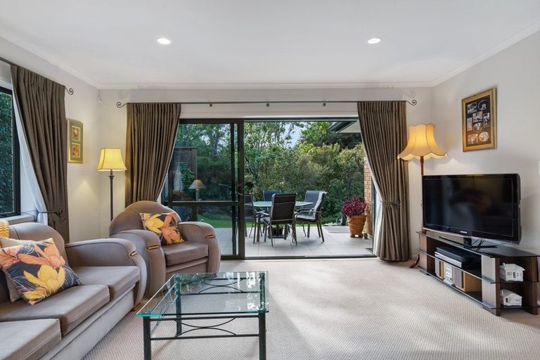 Photo of property in 11 Grovenor Drive, Orewa, 0931