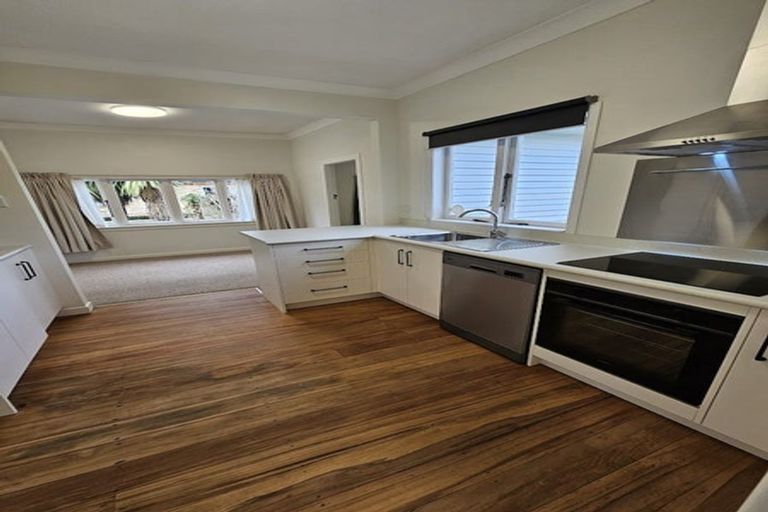 Photo of property in 30 Oxford Street, Fairfield, Hamilton, 3214