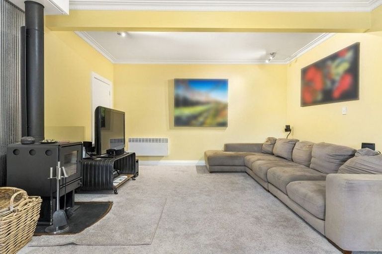 Photo of property in 93 Northland Road, Northland, Wellington, 6012