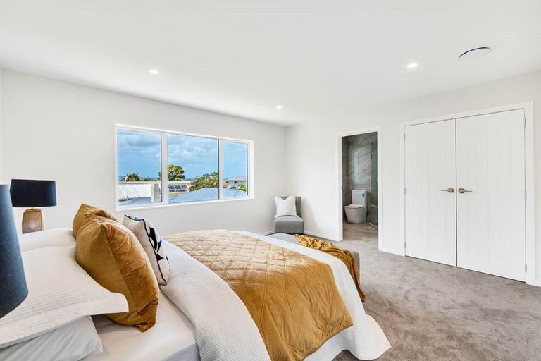 Photo of property in 25b Pupuke Road, Birkenhead, Auckland, 0627