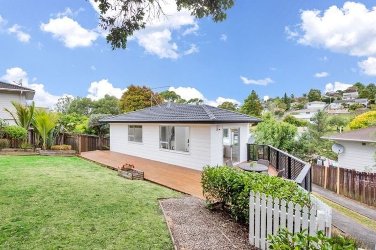 Photo of property in 12 Topliss Drive, Northcross, Auckland, 0632