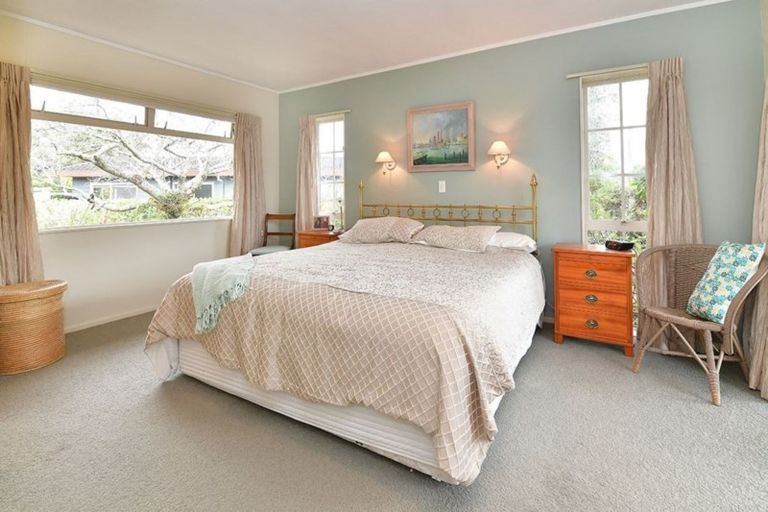 Photo of property in 28 Settlers Grove, Orewa, 0931