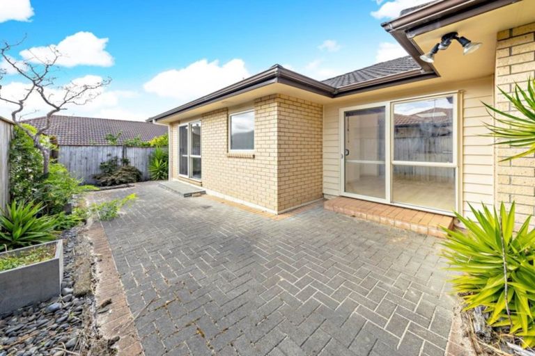 Photo of property in 16 Mordane Place, Flat Bush, Auckland, 2016