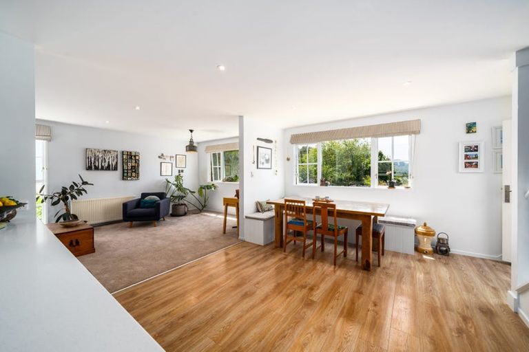 Photo of property in 2 Newnham Court, Tawa, Wellington, 5028