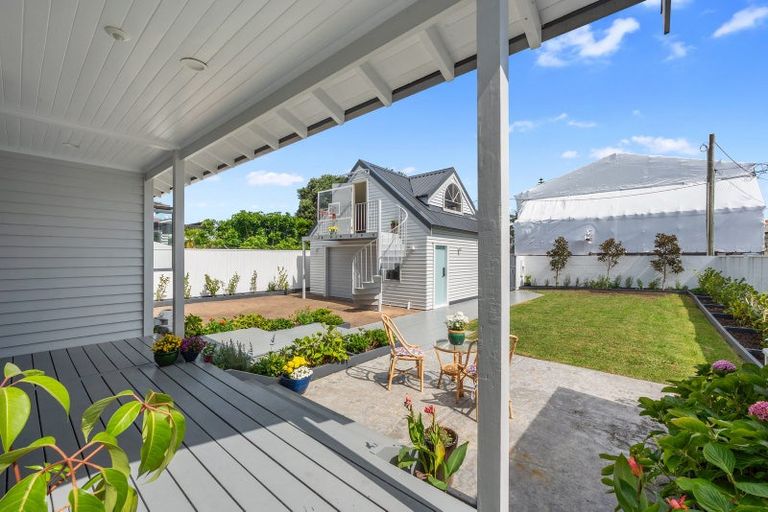 Photo of property in 51 Milford Road, Milford, Auckland, 0620