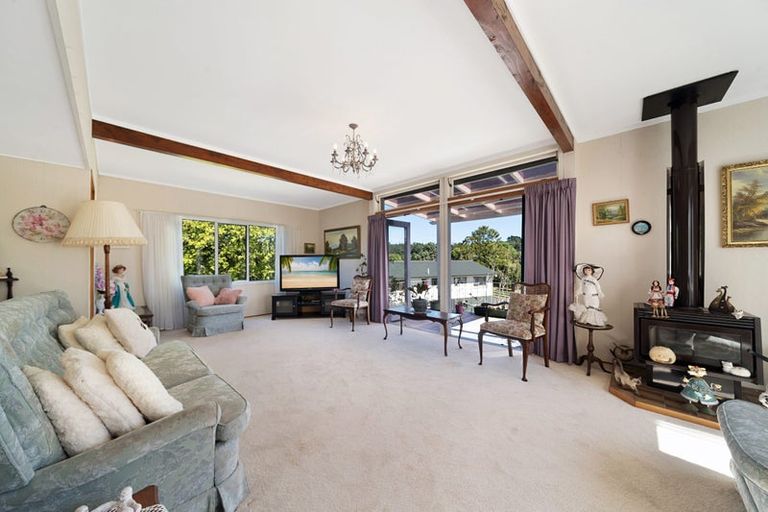 Photo of property in 12 Carter Road, Oratia, Auckland, 0604