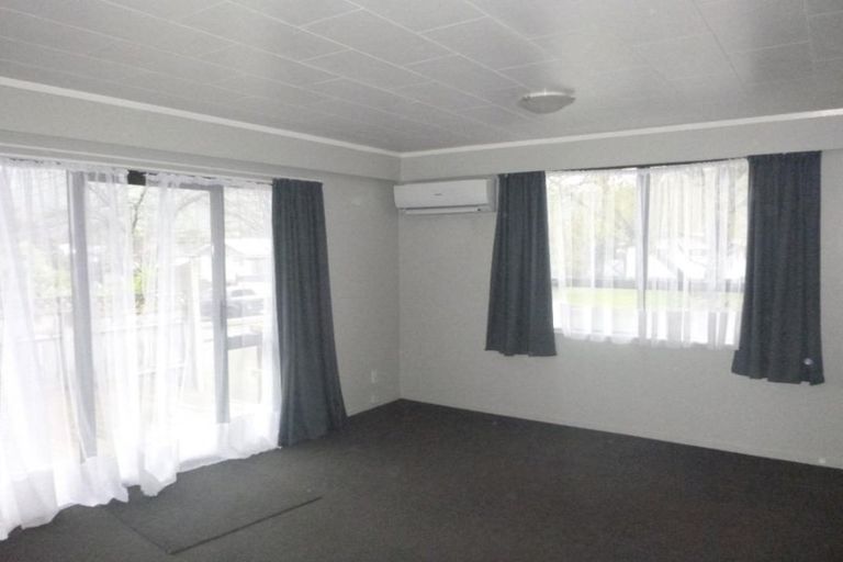 Photo of property in 62a Gemstone Drive, Birchville, Upper Hutt, 5018