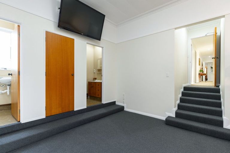 Photo of property in 40-42 Waikawa Road, Picton, 7220