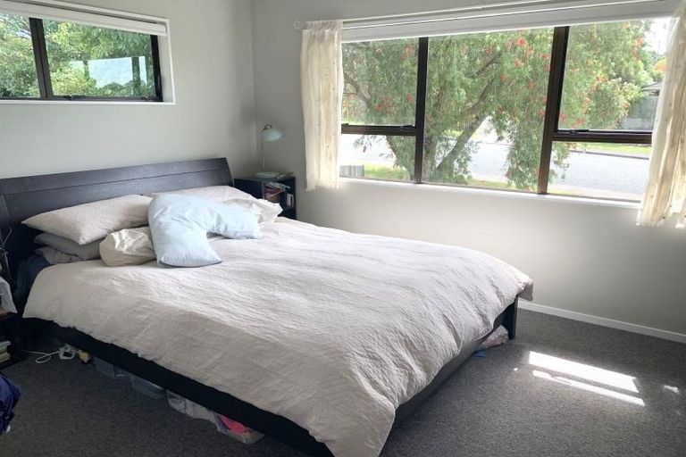 Photo of property in 35 Athena Drive, Totara Vale, Auckland, 0629