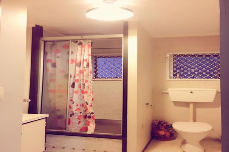 Photo of property in 1/533 Beach Road, Murrays Bay, Auckland, 0630