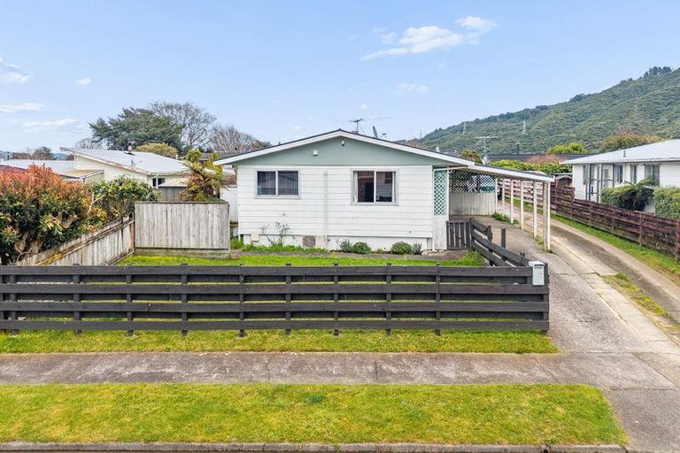 Photo of property in 1/3 Omaha Grove, Totara Park, Upper Hutt, 5018
