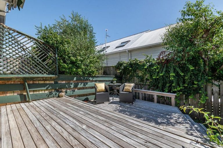 Photo of property in 2/24 Hastings Parade, Devonport, Auckland, 0624