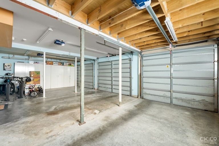 Photo of property in 212 Whites Line East, Waiwhetu, Lower Hutt, 5010