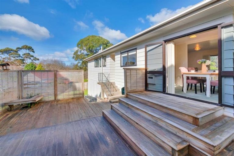Photo of property in 15 Peterhouse Place, West Harbour, Auckland, 0618
