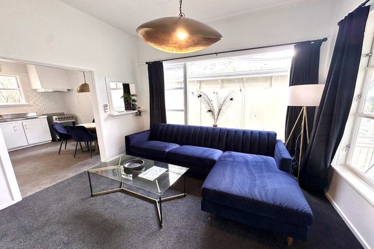 Photo of property in 35 Patanga Crescent, Thorndon, Wellington, 6011