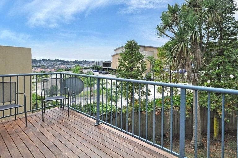 Photo of property in 8/12 Pannill Place, Oteha, Auckland, 0632