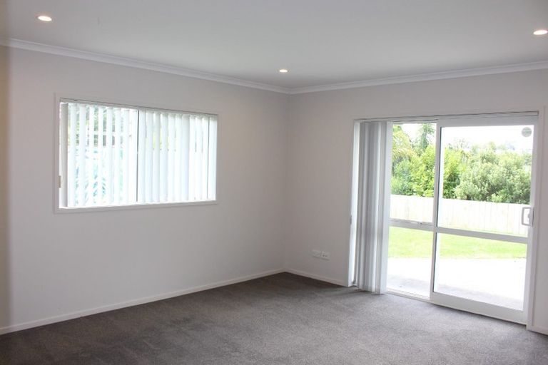 Photo of property in 2 Malbec Place, Huapai, Kumeu, 0810