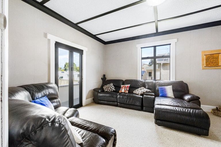 Photo of property in 6 Downe Street, New Plymouth, 4310