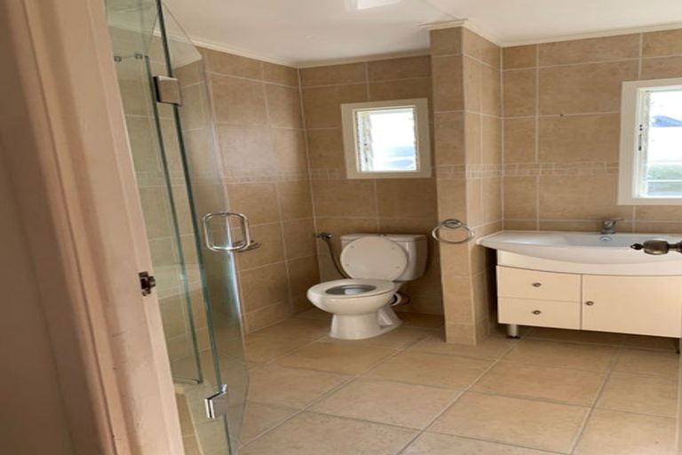 Photo of property in 1/44 College Road, Northcote, Auckland, 0627