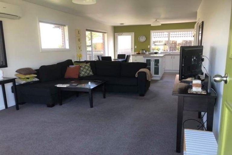 Photo of property in 2/3 Binstead Place, Avondale, Christchurch, 8061