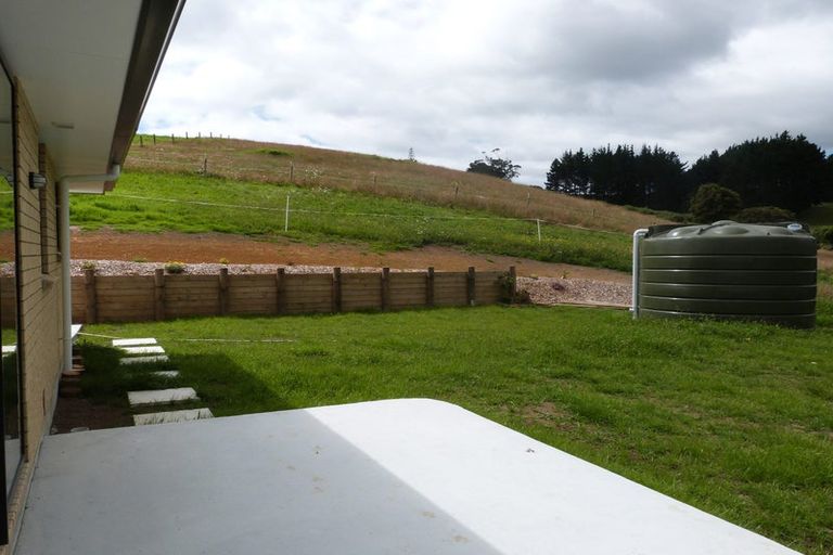 Photo of property in 28c Tram Valley Road, Swanson, Auckland, 0614