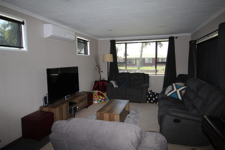 Photo of property in 12 Raglan Avenue, Cloverlea, Palmerston North, 4412