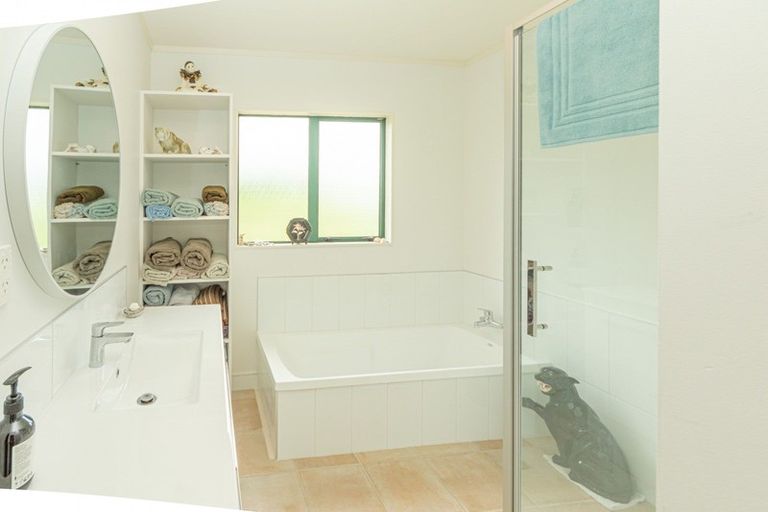 Photo of property in 495 Arapaepae Road, Ohau, Levin, 5570