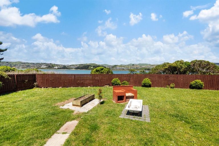 Photo of property in 31 Whanga Crescent, Titahi Bay, Porirua, 5022