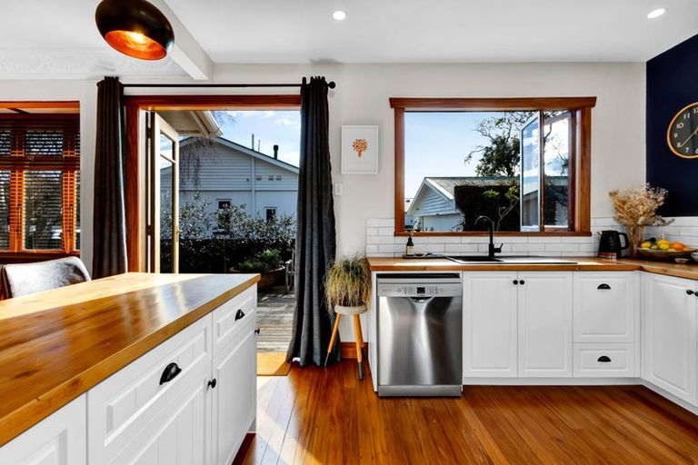 Photo of property in 37 Ballance Street, Lower Vogeltown, New Plymouth, 4310