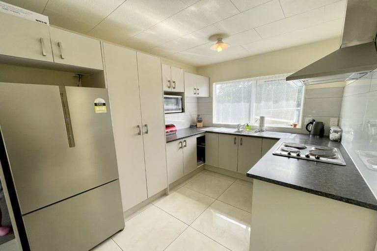 Photo of property in 2/15 Kirklow Place, Goodwood Heights, Auckland, 2105