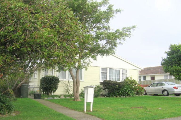 Photo of property in 41 Beauzami Crescent, Ascot Park, Porirua, 5024