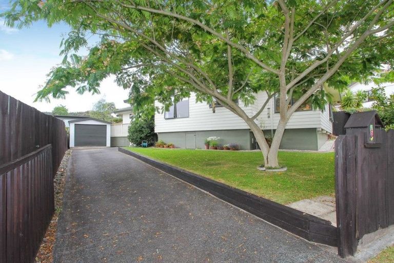 Photo of property in 5 John Webster Place, Glen Eden, Auckland, 0602