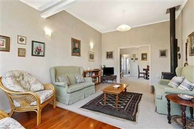 Photo of property in 49 View Road, Henderson, Auckland, 0612