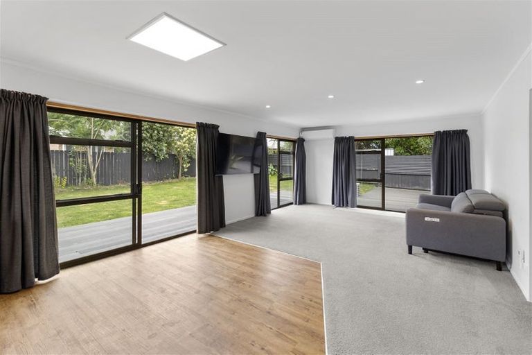 Photo of property in 1/9 Gloria Avenue, Te Atatu Peninsula, Auckland, 0610