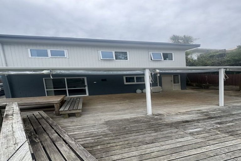 Photo of property in 14 Beazley Place, Glendene, Auckland, 0602