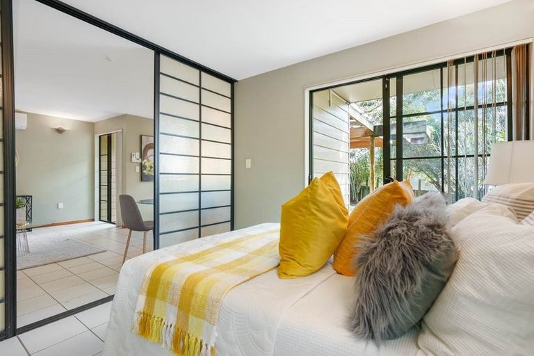 Photo of property in 3a Woodside Avenue, Northcote, Auckland, 0627