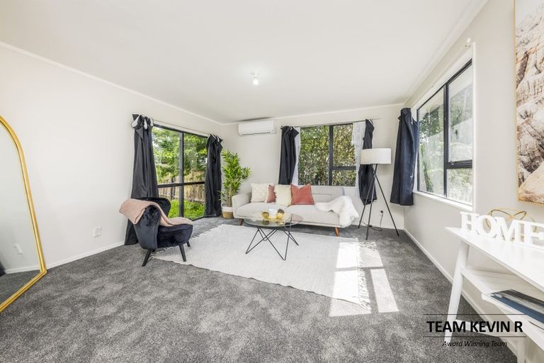Photo of property in 2/9 Janese Place, Weymouth, Auckland, 2103