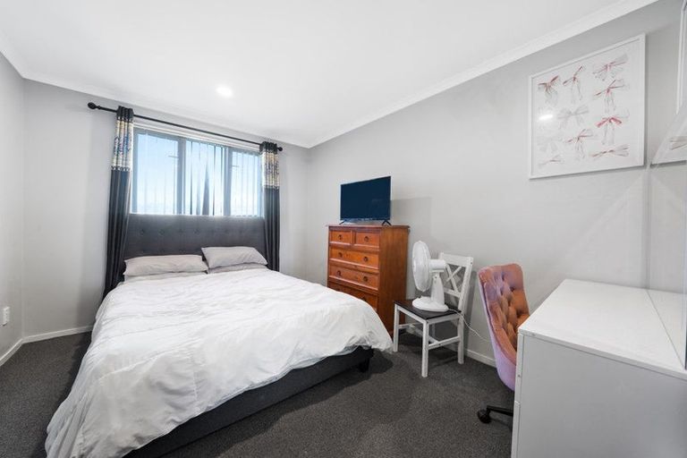 Photo of property in 25 Warbler Crescent, Papakura, 2110
