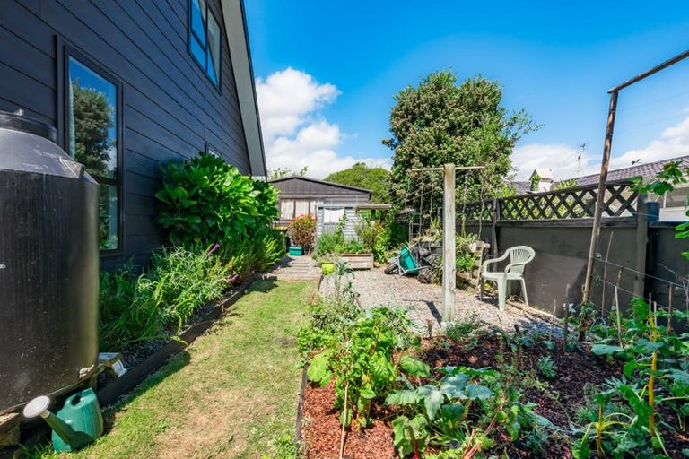 Photo of property in 10 Kanawa Street, Waikanae, 5036