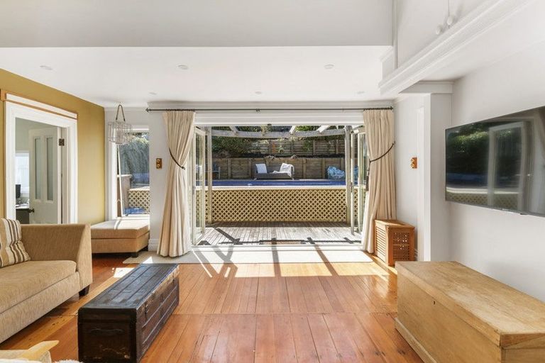 Photo of property in 9 Remu Place, Greenhithe, Auckland, 0632