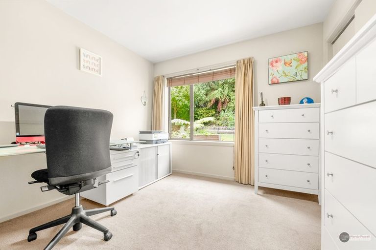 Photo of property in 2 Lowry Heights, Stokes Valley, Lower Hutt, 5019